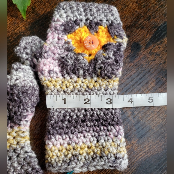NWT* Handmade Fingerless gloves💜 super soft acrylic yarn, MarpleMade Designs, - Picture 6 of 9